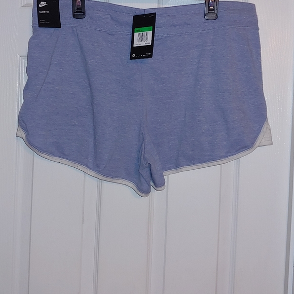Nike Ladies Sportswear Shorts Size XL - Picture 2 of 4